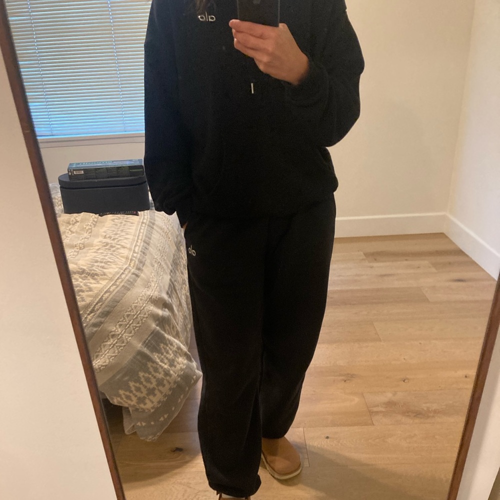 ALO Yoga Accolade Black Joggers